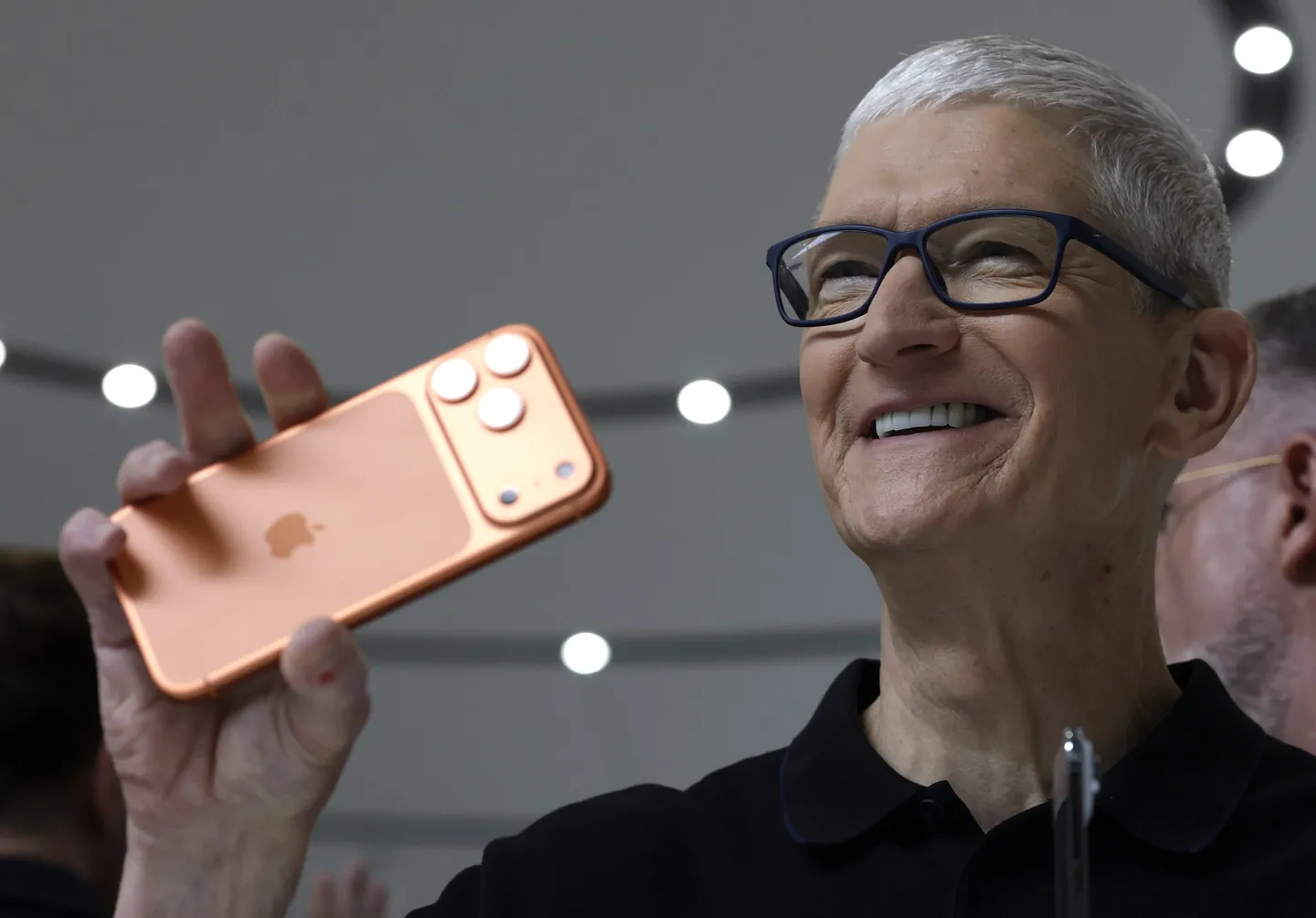 Apple Overtakes Nvidia to Reclaim World's Most Valuable Company