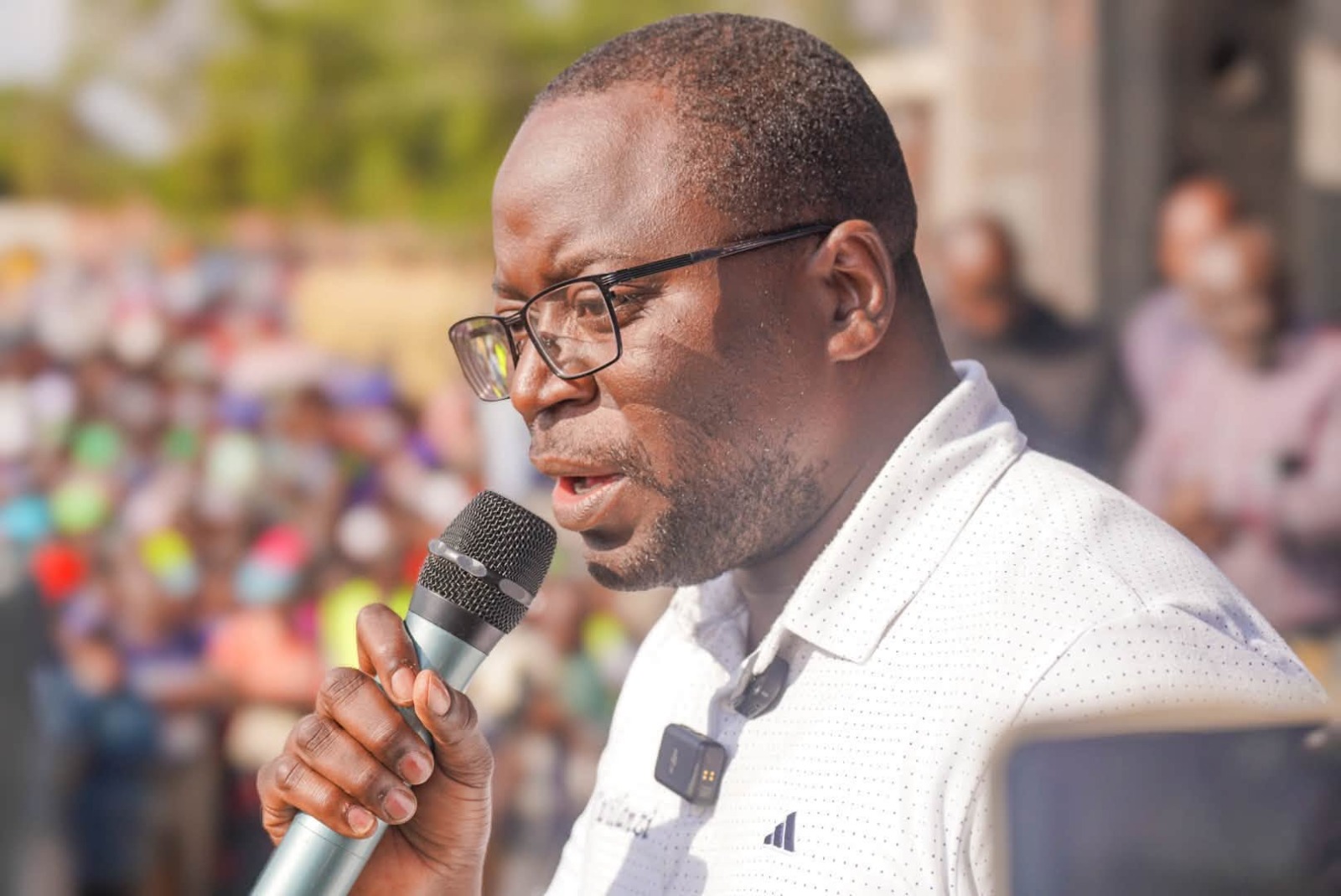 Makebi Removes Bulletproof Vest at Matero Rally, Says He’s Not Afraid